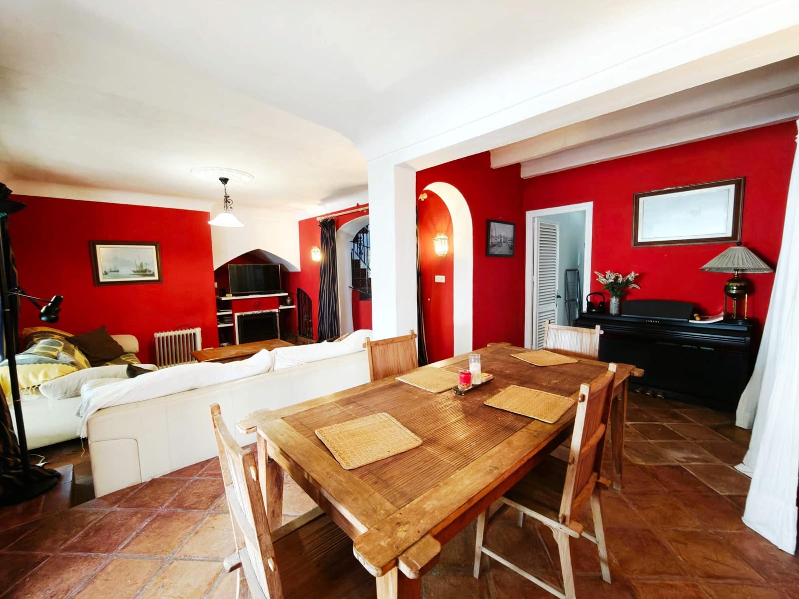 5 bedroom Villa for sale in Algeciras with pool garage - € 650,000 (Ref: 9784072)