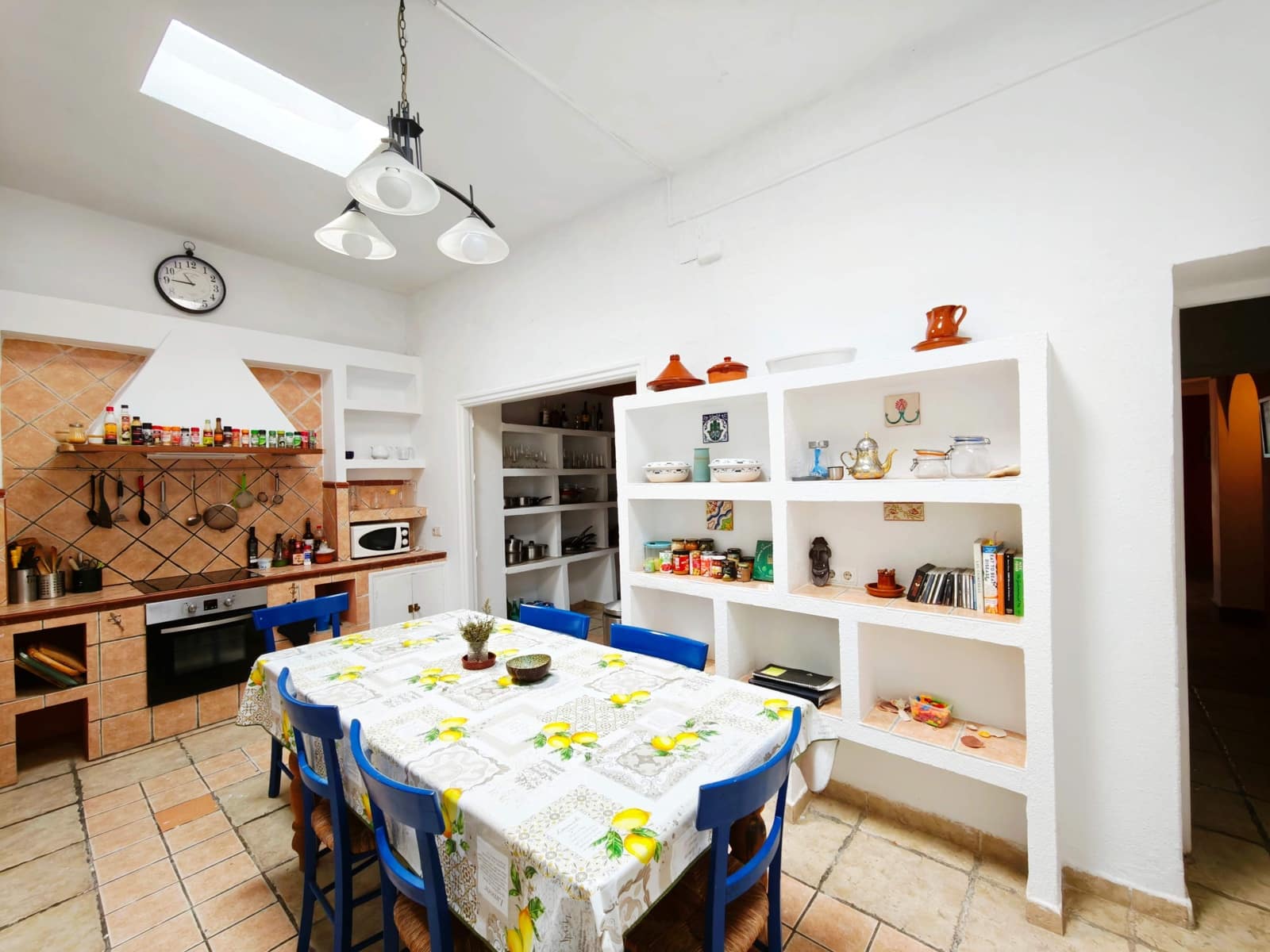 5 bedroom Villa for sale in Algeciras with pool garage - € 650,000 (Ref: 9784072)