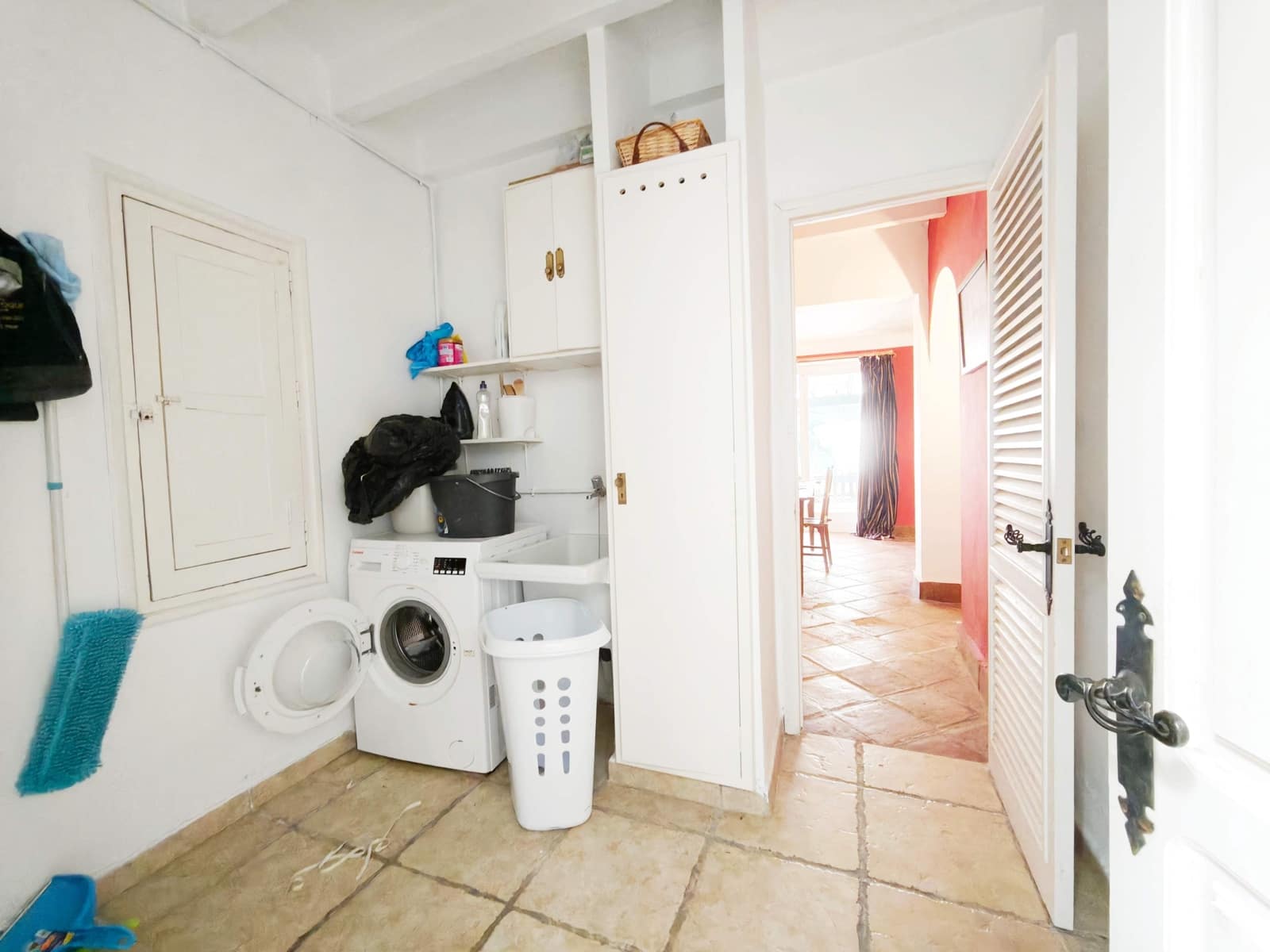 5 bedroom Villa for sale in Algeciras with pool garage - € 650,000 (Ref: 9784072)