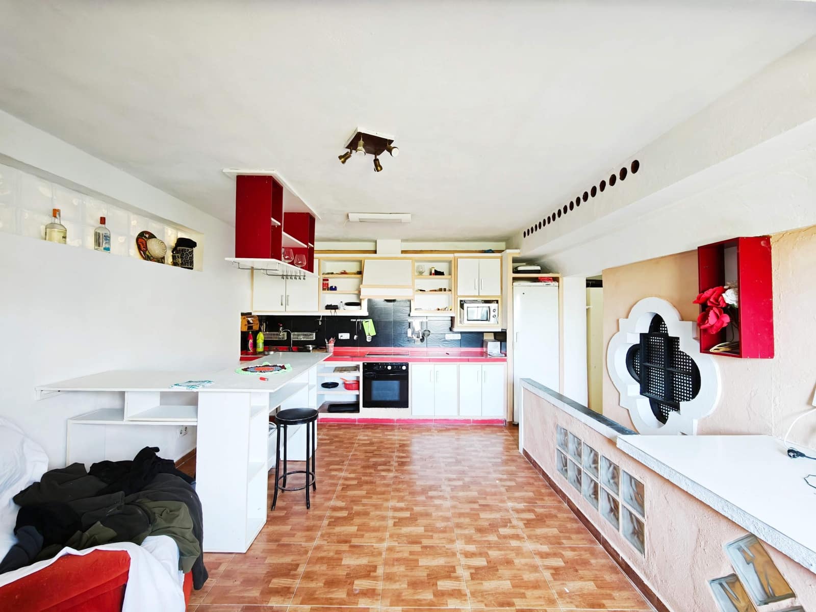 5 bedroom Villa for sale in Algeciras with pool garage - € 650,000 (Ref: 9784072)