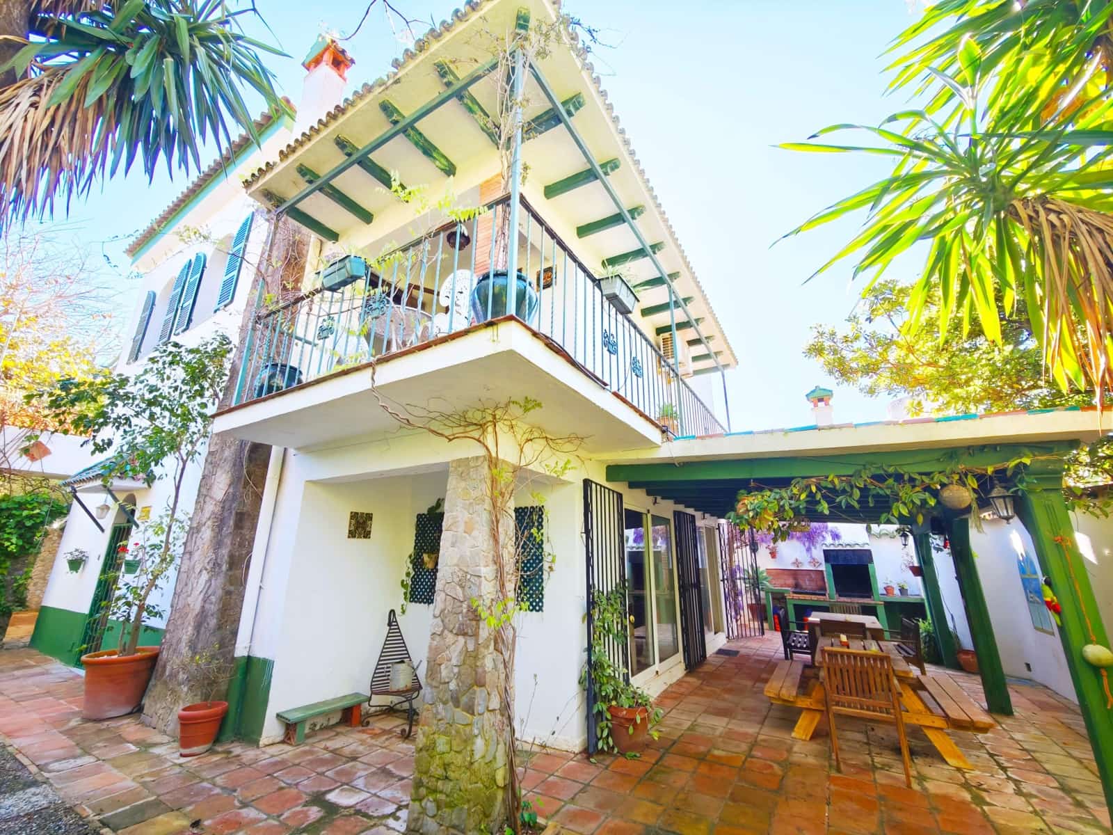 5 bedroom Villa for sale in Algeciras with pool garage - € 650,000 (Ref: 9784072)