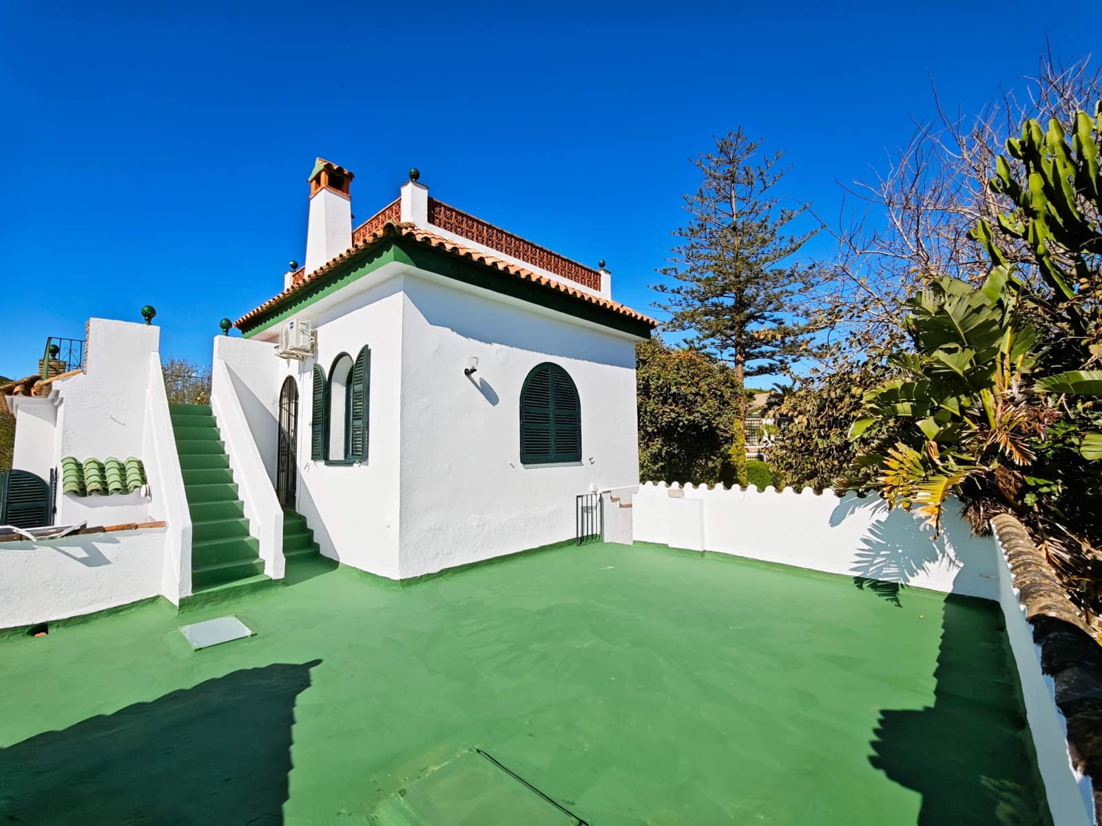 5 bedroom Villa for sale in Algeciras with pool garage - € 650,000 (Ref: 9784072)
