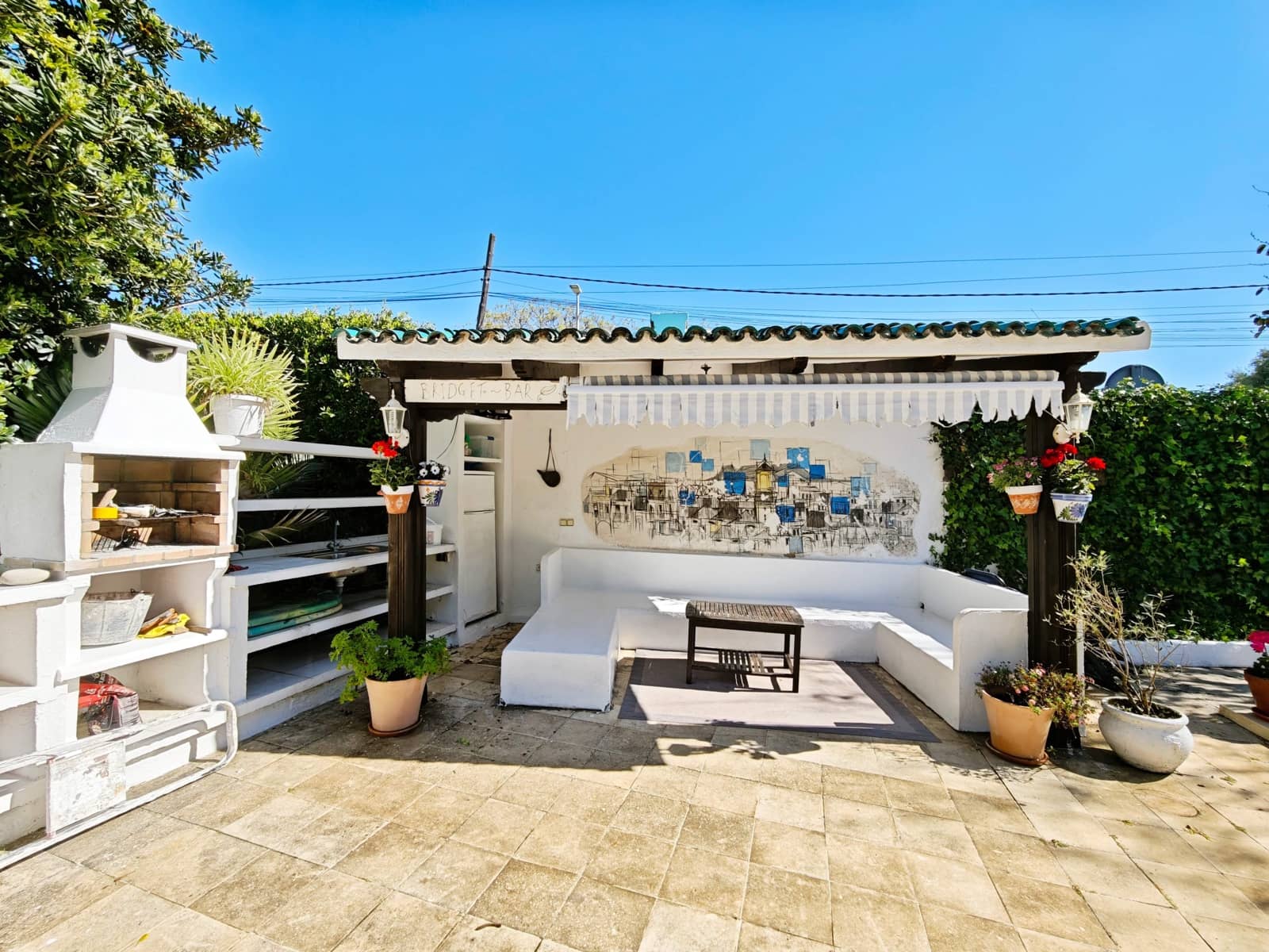 5 bedroom Villa for sale in Algeciras with pool garage - € 650,000 (Ref: 9784072)