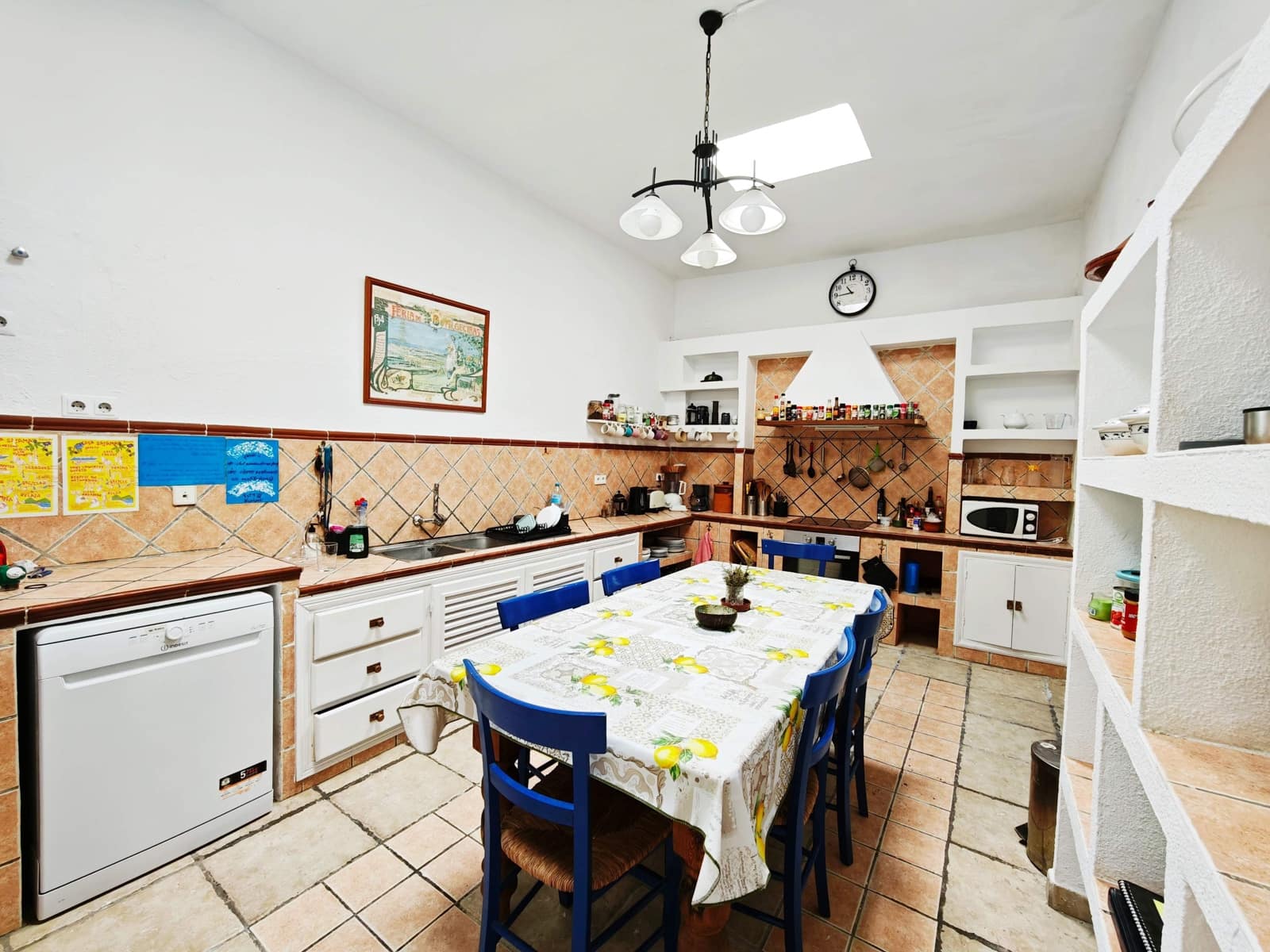 5 bedroom Villa for sale in Algeciras with pool garage - € 650,000 (Ref: 9784072)