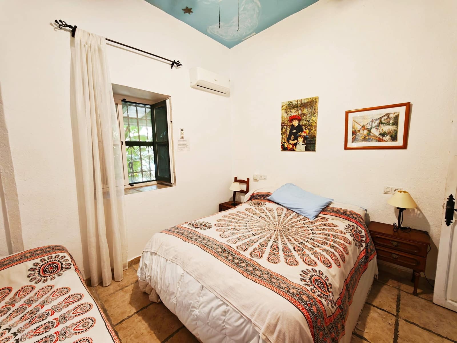 5 bedroom Villa for sale in Algeciras with pool garage - € 650,000 (Ref: 9784072)