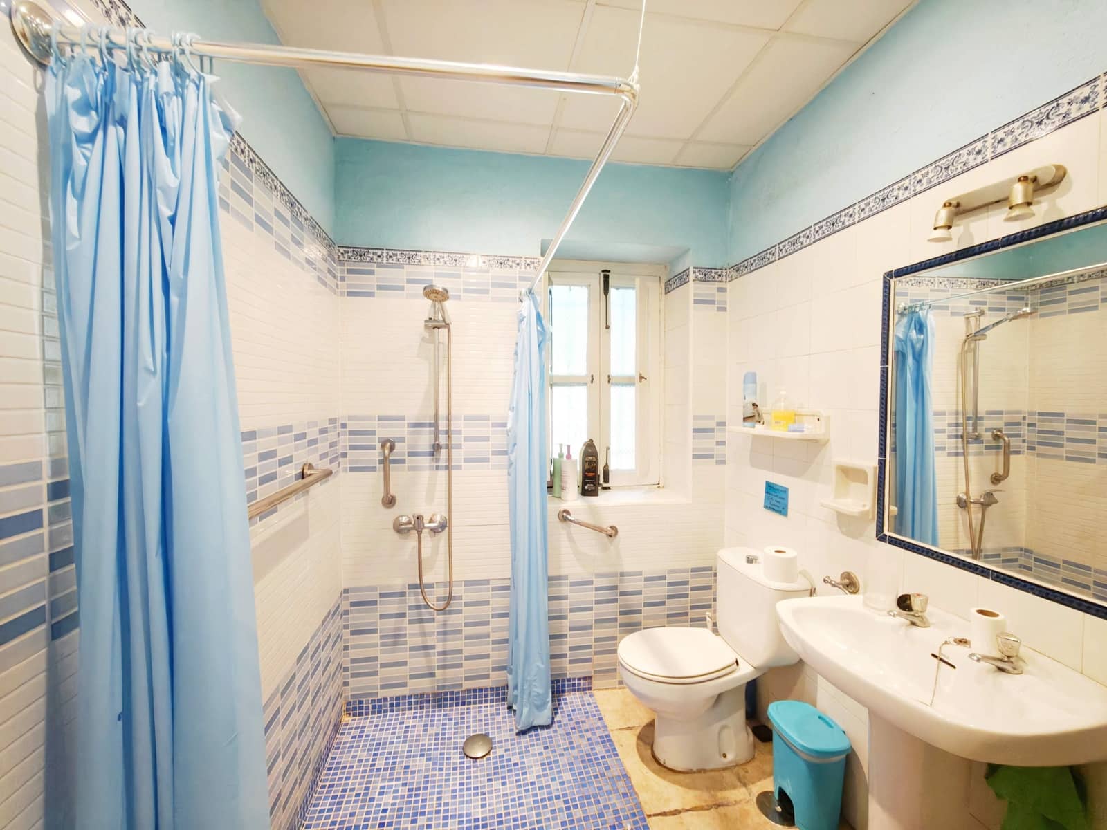 5 bedroom Villa for sale in Algeciras with pool garage - € 650,000 (Ref: 9784072)