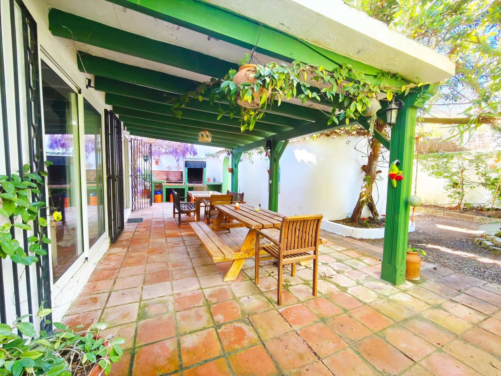 5 bedroom Villa for sale in Algeciras with pool garage - € 650,000 (Ref: 9784072)