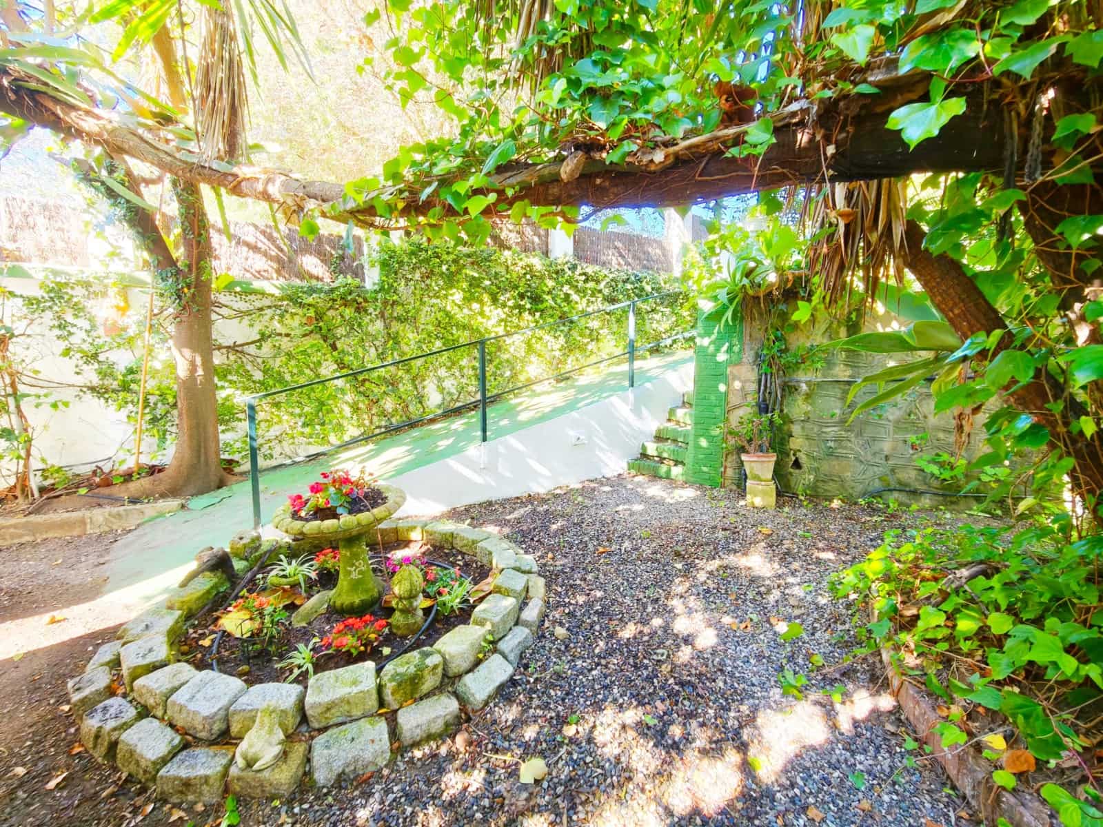 5 bedroom Villa for sale in Algeciras with pool garage - € 650,000 (Ref: 9784072)