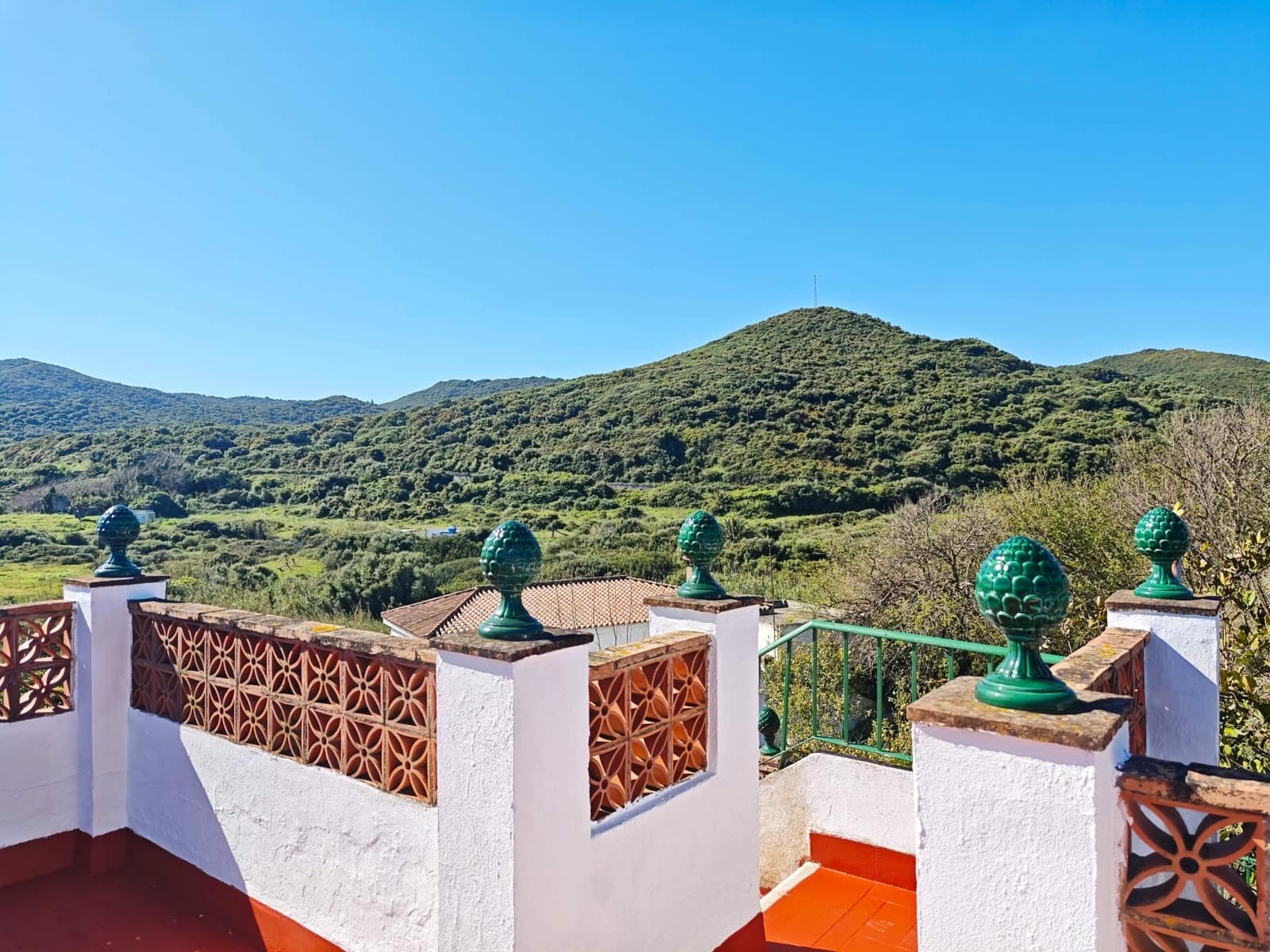 5 bedroom Villa for sale in Algeciras with pool garage - € 650,000 (Ref: 9784072)