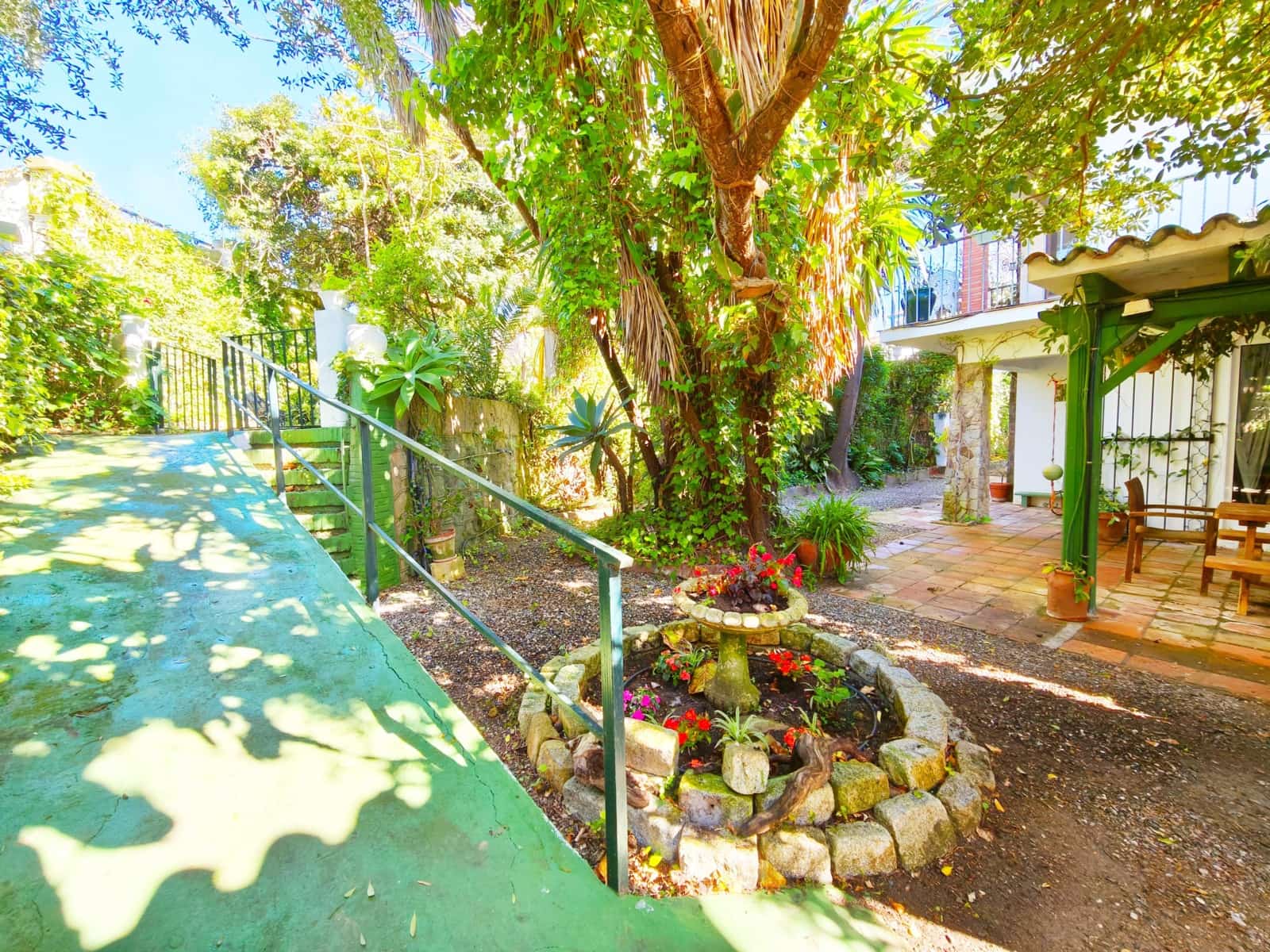 5 bedroom Villa for sale in Algeciras with pool garage - € 650,000 (Ref: 9784072)