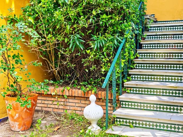 15 bedroom Villa for sale in Algeciras - € 730,000 (Ref: 9784073)