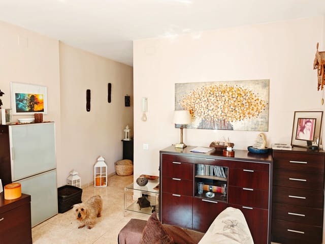 2 slaapkamer Flat te koop in Algeciras - € 130.000 (Ref: 9788422)