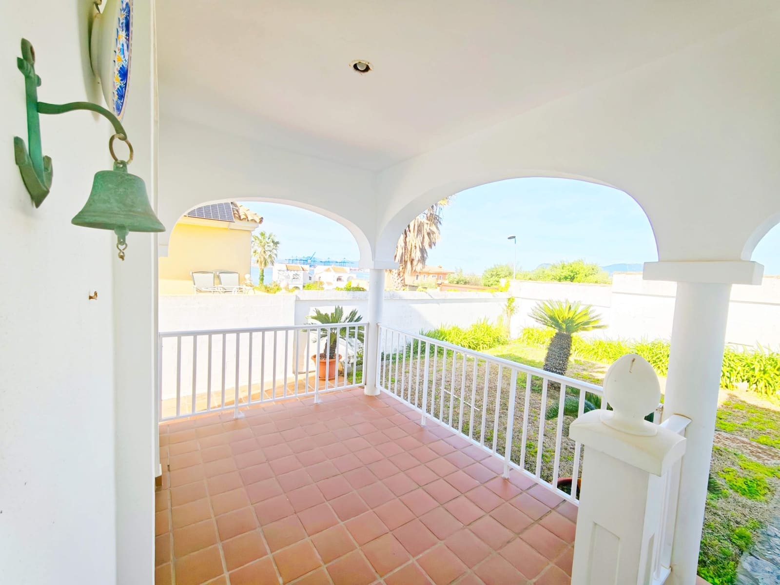 4 soveværelse Villa til salg i Algeciras med swimmingpool - € 650.000 (Ref: 9788425)