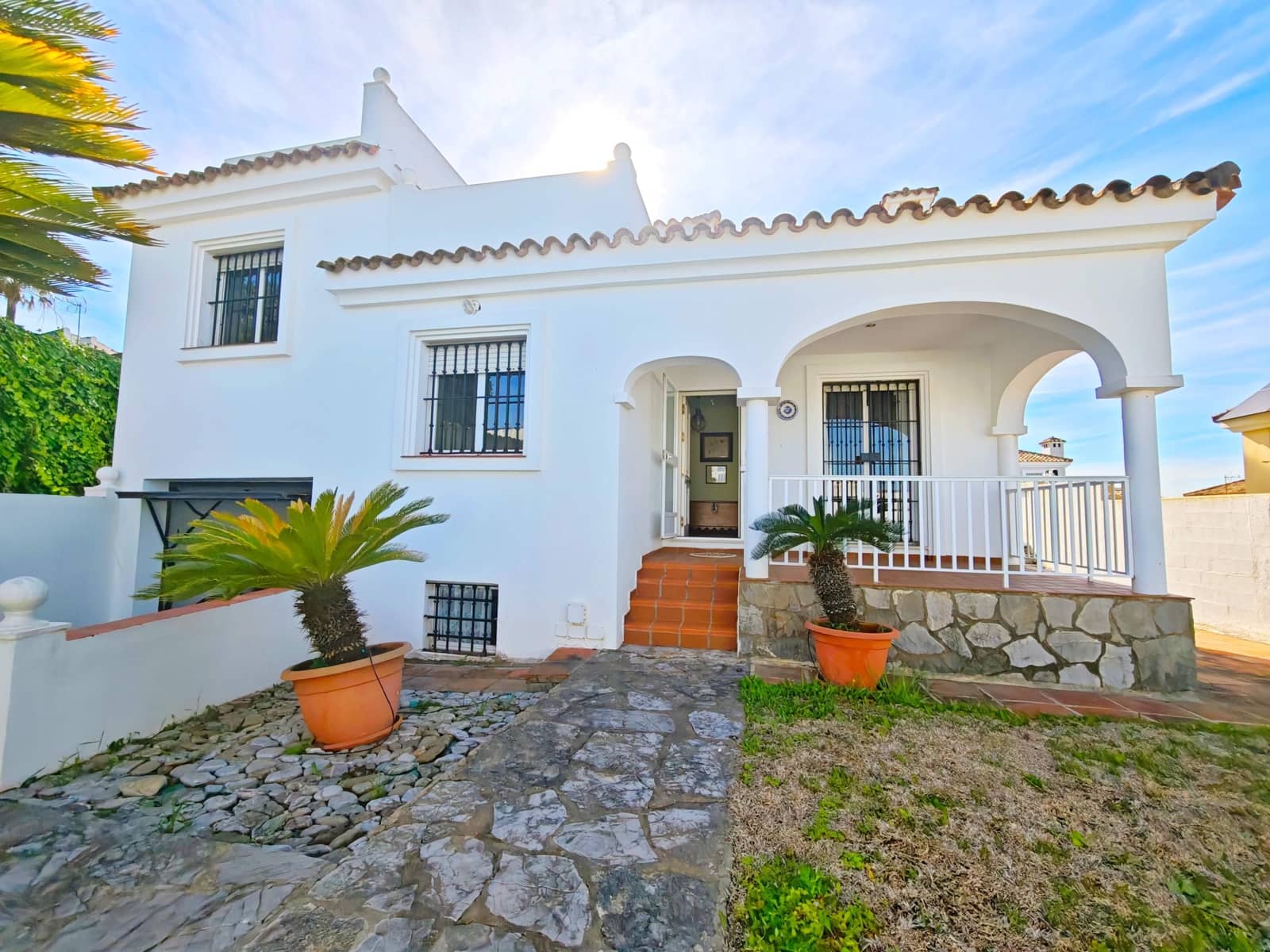 4 soveværelse Villa til salg i Algeciras med swimmingpool - € 650.000 (Ref: 9788425)