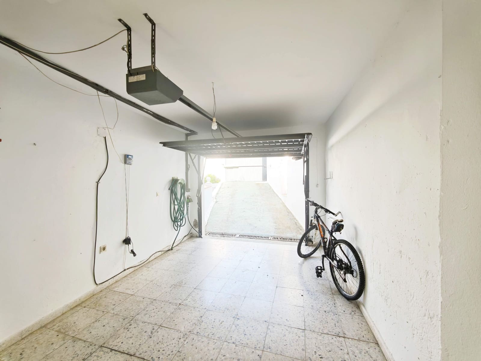 4 soveværelse Villa til salg i Algeciras med swimmingpool - € 650.000 (Ref: 9788425)