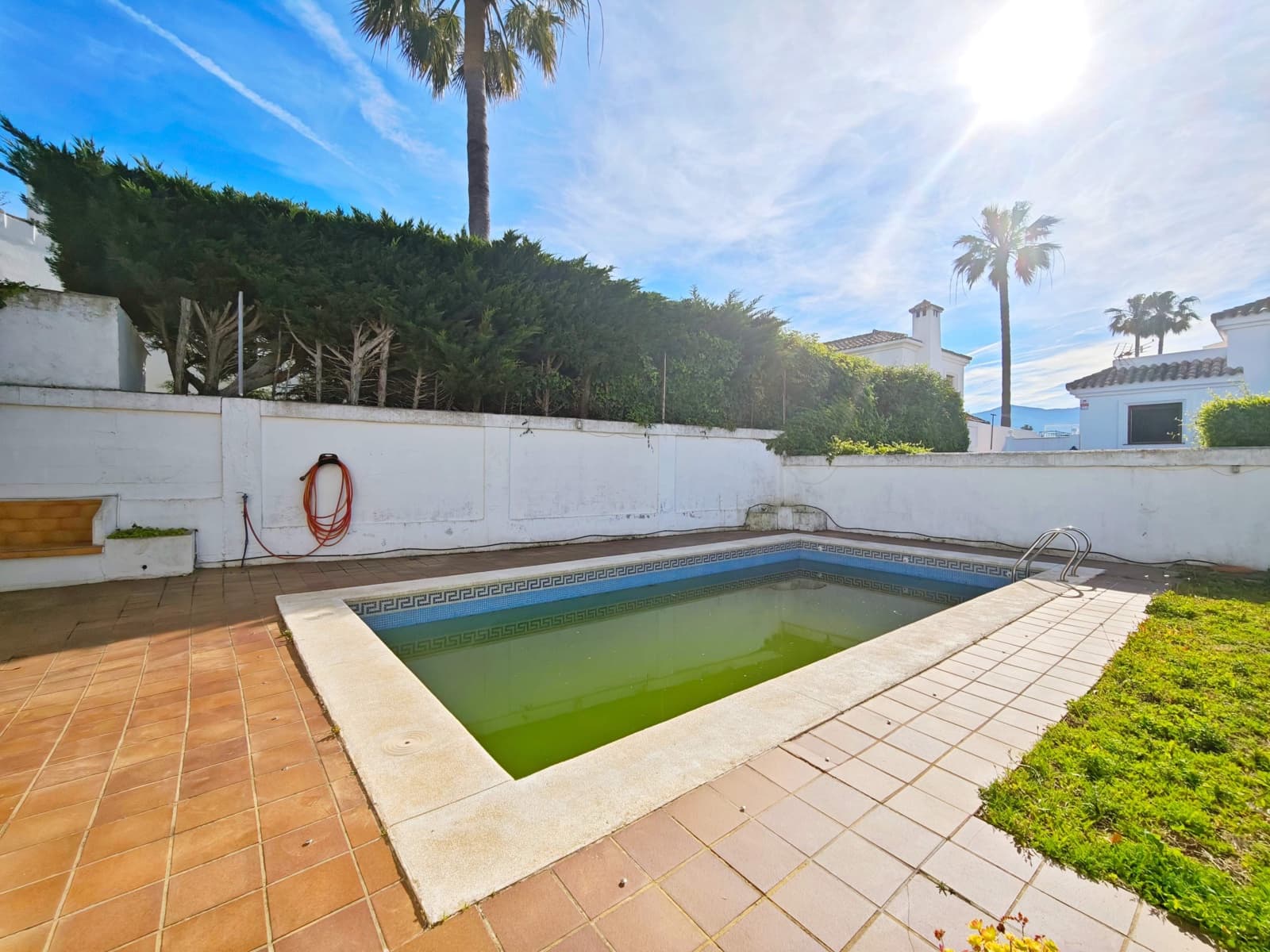 4 soveværelse Villa til salg i Algeciras med swimmingpool - € 650.000 (Ref: 9788425)