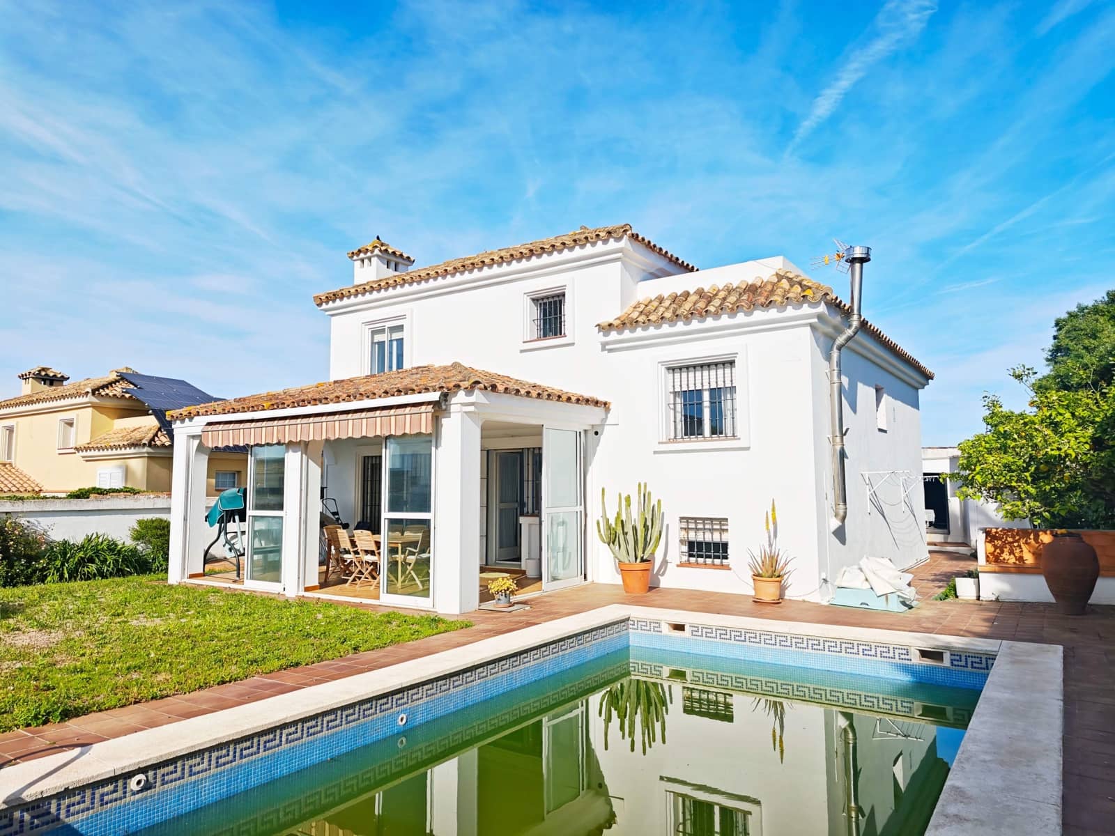 4 soveværelse Villa til salg i Algeciras med swimmingpool - € 650.000 (Ref: 9788425)