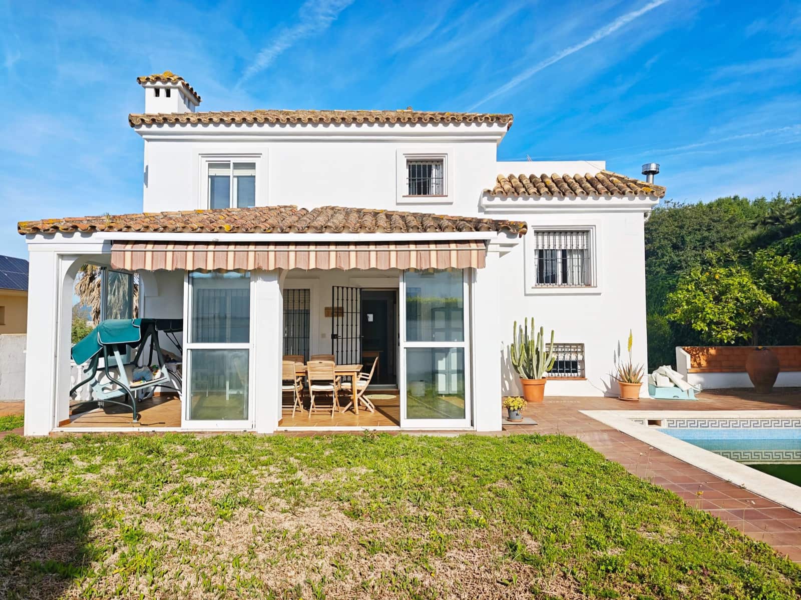 4 soveværelse Villa til salg i Algeciras med swimmingpool - € 650.000 (Ref: 9788425)