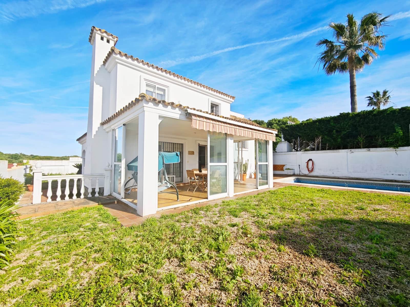 4 soveværelse Villa til salg i Algeciras med swimmingpool - € 650.000 (Ref: 9788425)