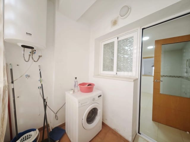 3 slaapkamer Flat te koop in La Línea de la Concepción met zwembad - € 200.000 (Ref: 9791081)