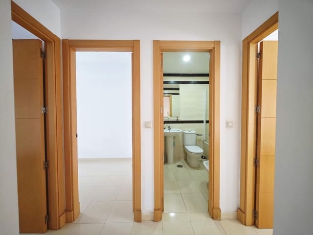 3 slaapkamer Flat te koop in La Línea de la Concepción met zwembad - € 200.000 (Ref: 9791081)