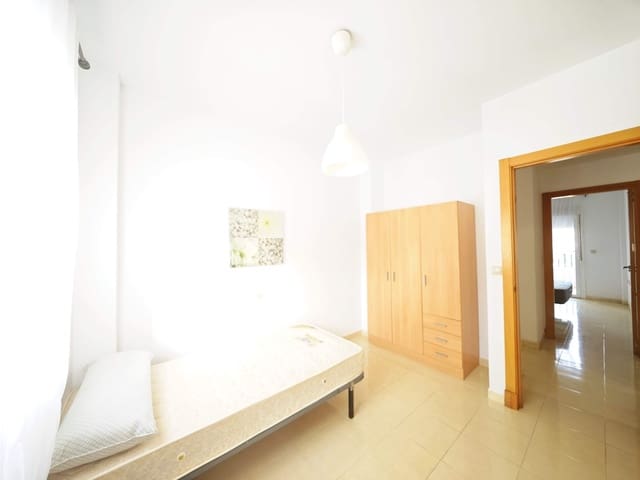 3 slaapkamer Flat te koop in La Línea de la Concepción met zwembad - € 200.000 (Ref: 9791081)