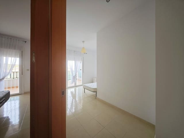 3 slaapkamer Flat te koop in La Línea de la Concepción met zwembad - € 200.000 (Ref: 9791081)