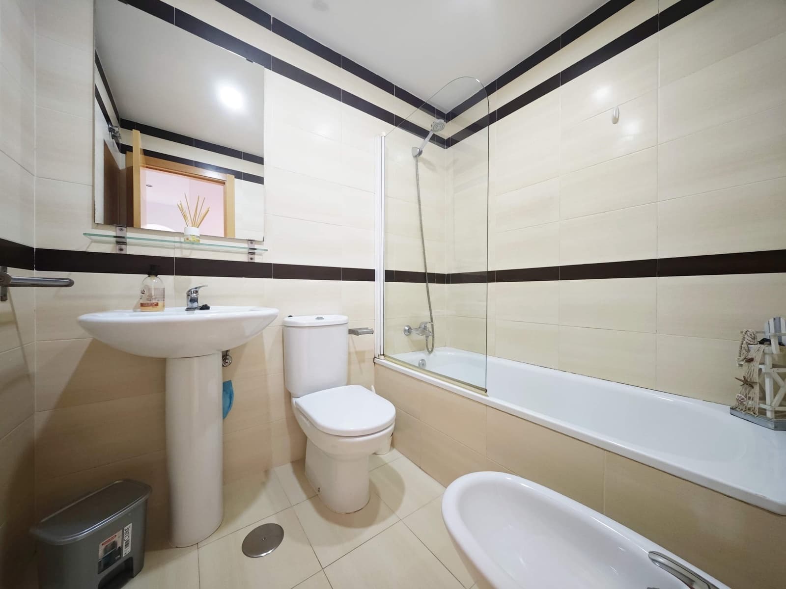 3 sovrum Lägenhet till salu i La Linea de la Concepcion med pool - 200 000 € (Ref: 9791081)