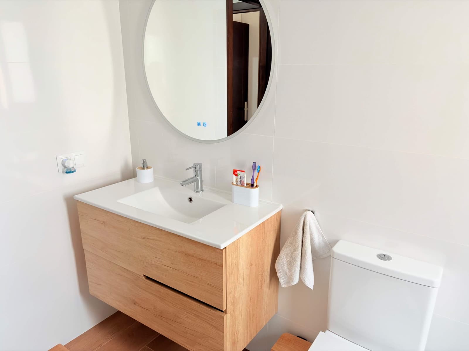 2 soverom Rekkehus til salgs i La Linea de la Concepcion med garasje - € 210 000 (Ref: 9797144)