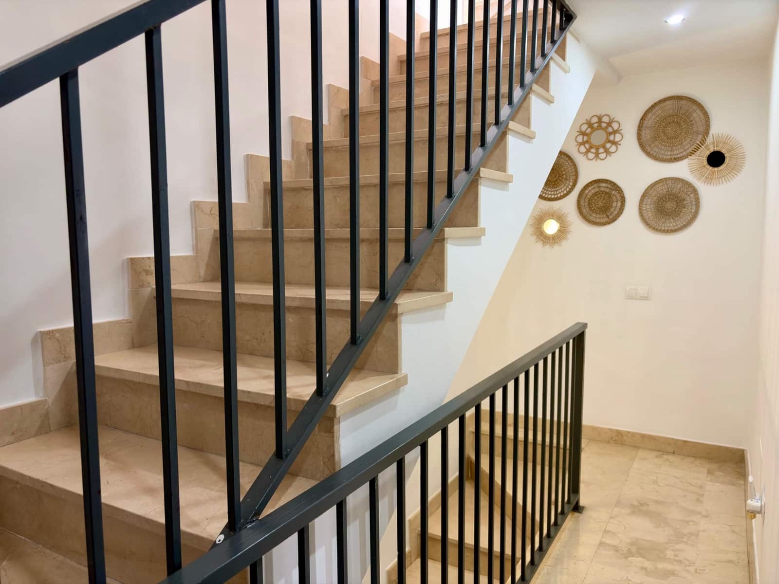 2 soverom Rekkehus til salgs i La Linea de la Concepcion med garasje - € 210 000 (Ref: 9797144)