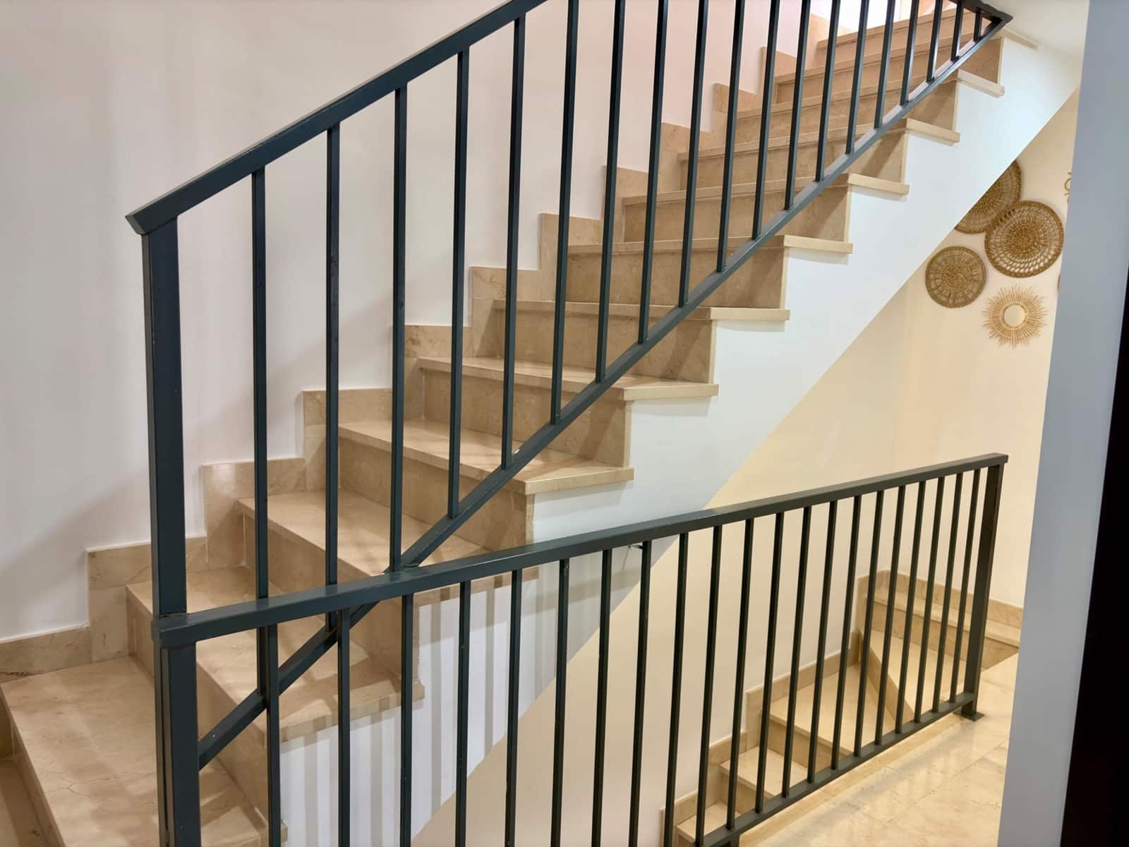 2 soverom Rekkehus til salgs i La Linea de la Concepcion med garasje - € 210 000 (Ref: 9797144)