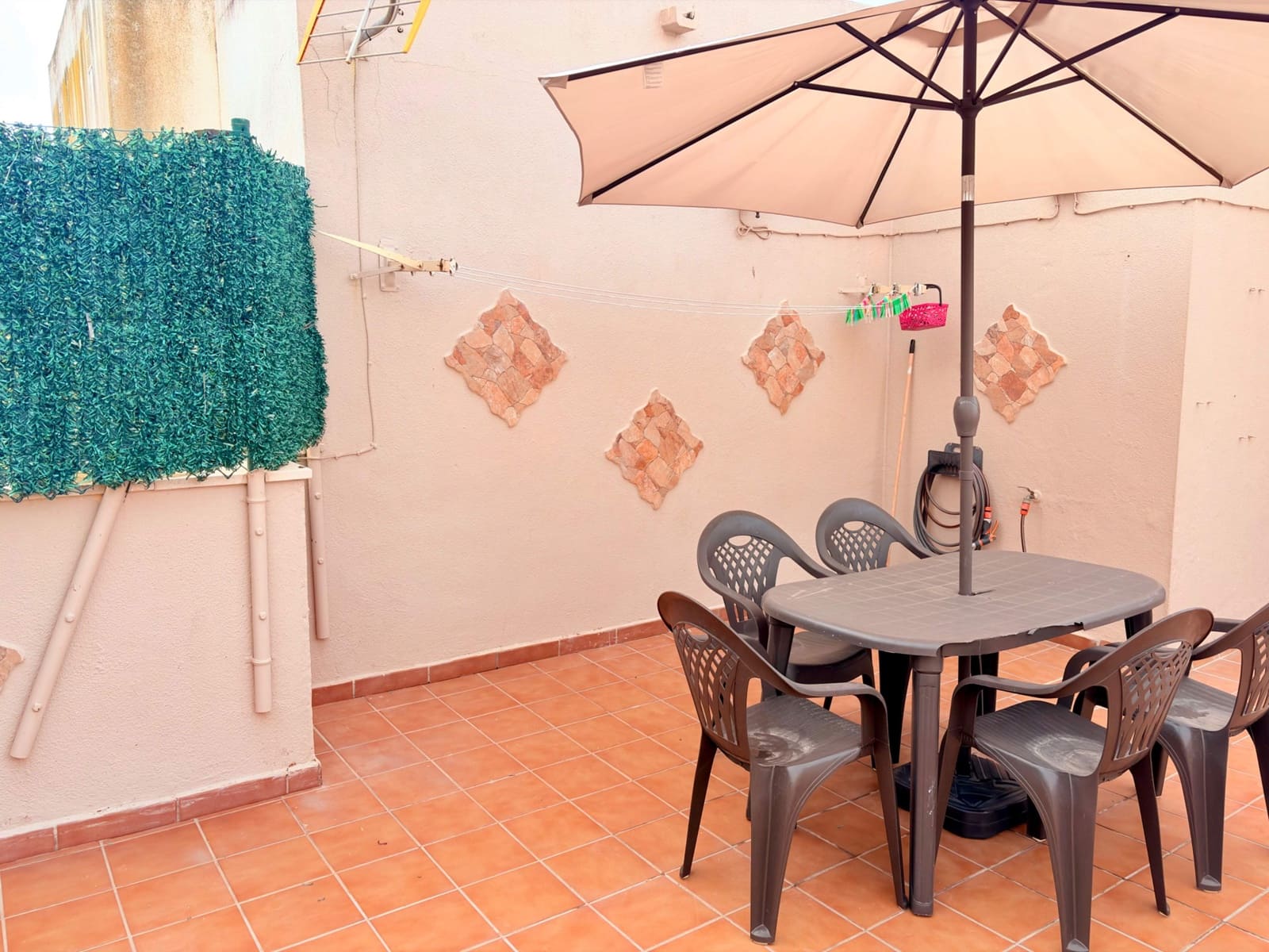 2 soverom Rekkehus til salgs i La Linea de la Concepcion med garasje - € 210 000 (Ref: 9797144)