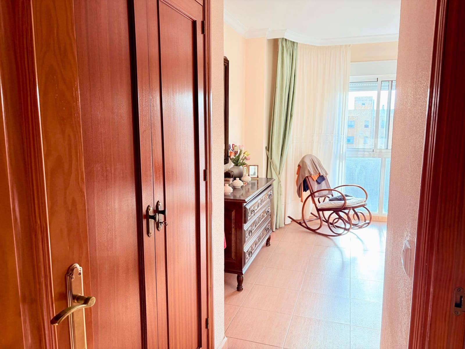 4 quarto Apartamento para venda em La Linea de la Concepcion - 265 000 € (Ref: 9804317)