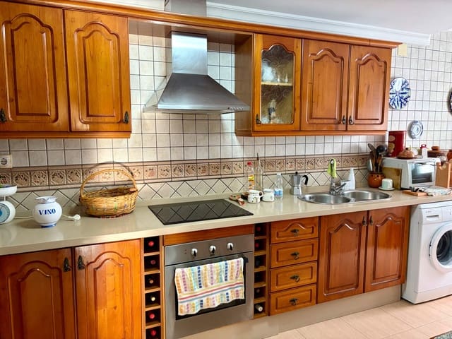 4 soveværelse Lejlighed til salg i La Línea de la Concepción - € 265.000 (Ref: 9804317)