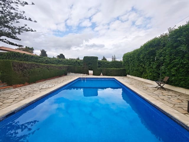 5 chambre Villa/Maison à vendre à Los Barrios avec piscine - 495 000 € (Ref: 9822955)