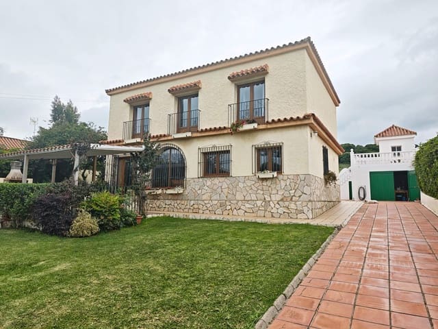 5 chambre Villa/Maison à vendre à Los Barrios avec piscine - 495 000 € (Ref: 9822955)