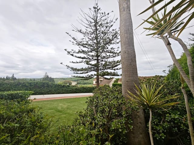 5 chambre Villa/Maison à vendre à Los Barrios avec piscine - 495 000 € (Ref: 9822955)