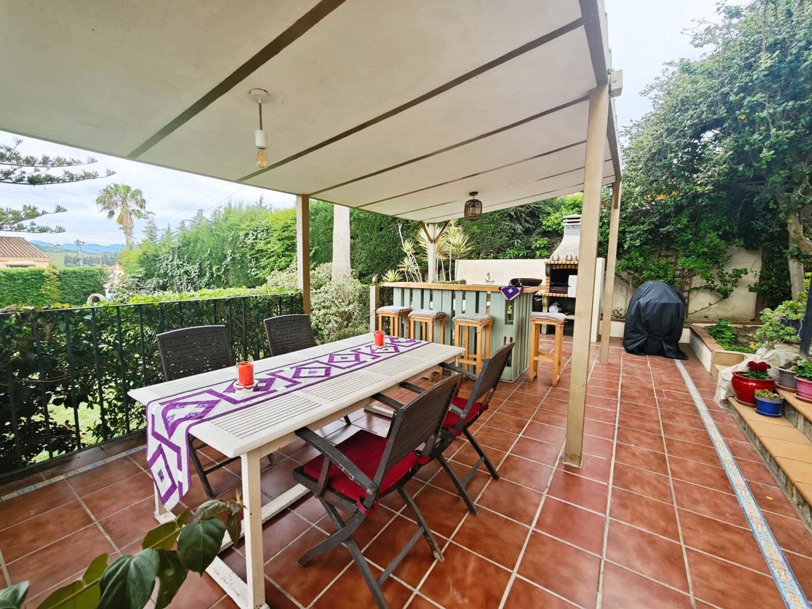 5 makuuhuone Huvila myytävänä paikassa Los Barrios mukana uima-altaan - 495 000 € (Ref: 9822955)