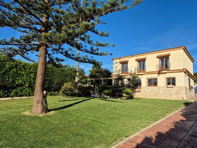5 chambre Villa/Maison à vendre à Los Barrios avec piscine - 495 000 € (Ref: 9822955)