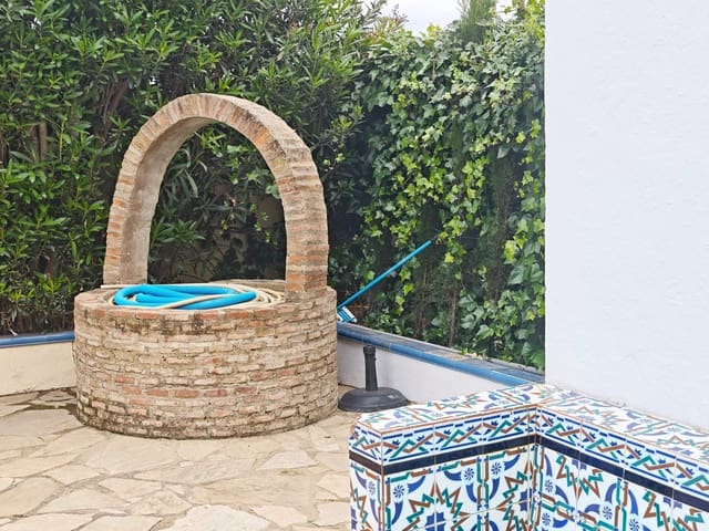 5 chambre Villa/Maison à vendre à Los Barrios avec piscine - 495 000 € (Ref: 9822955)