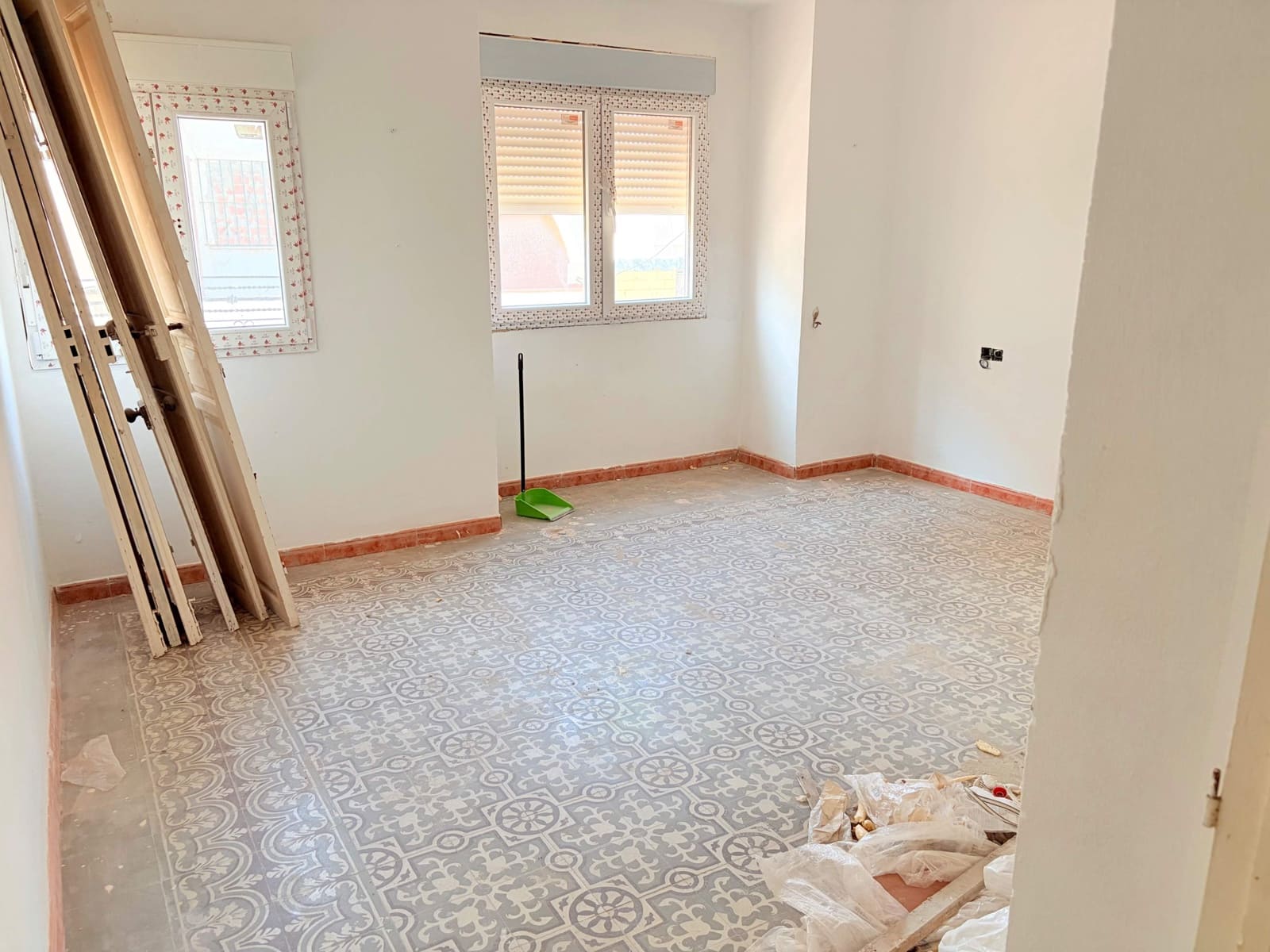 4 sovrum Hus till salu i La Linea de la Concepcion - 190 000 € (Ref: 9831566)