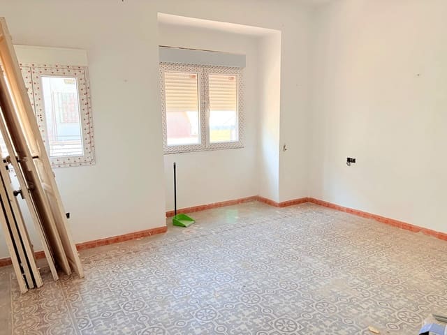 4 sovrum Hus till salu i La Línea de la Concepción - 190 000 € (Ref: 9831566)