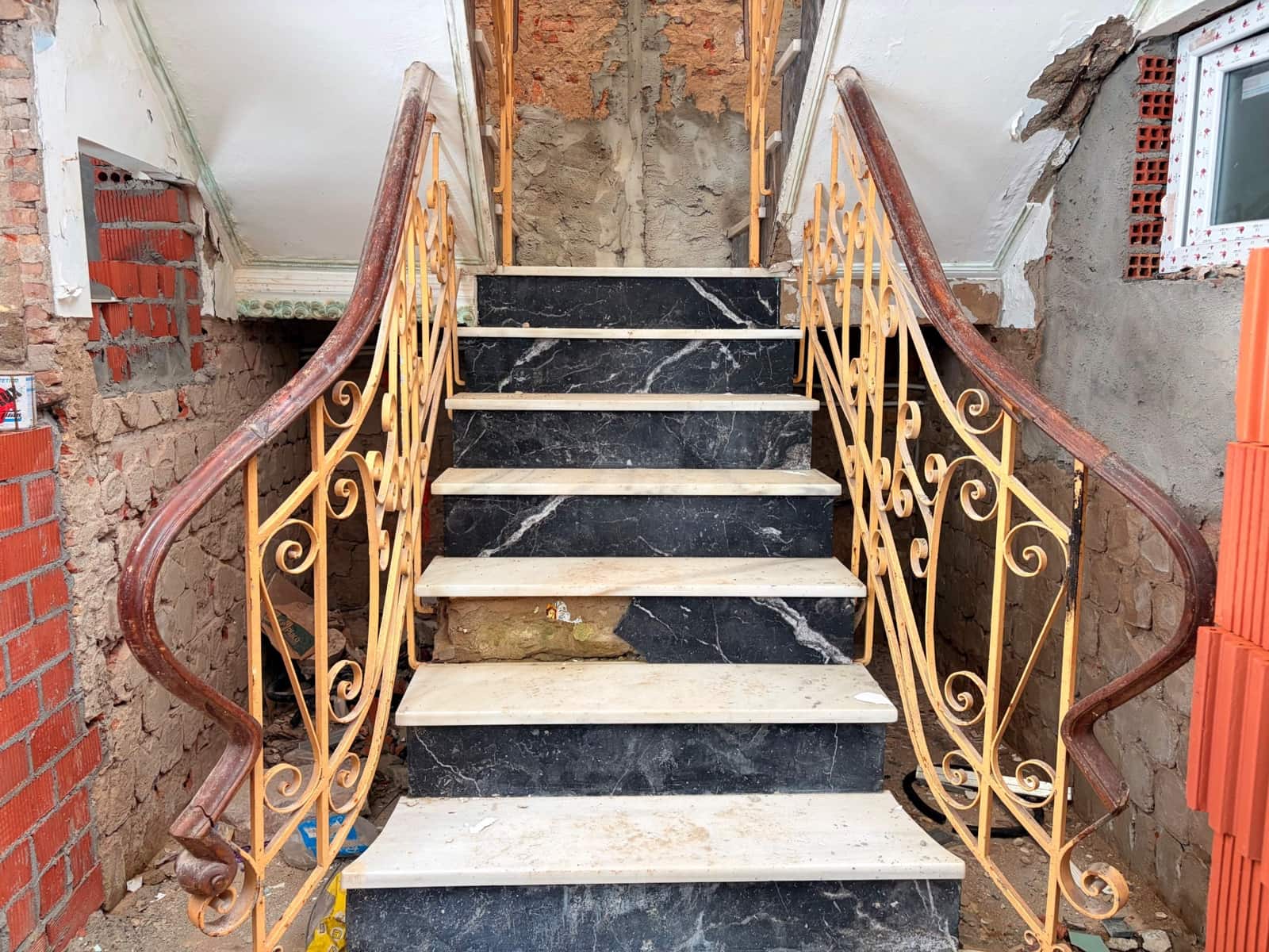 4 sovrum Hus till salu i La Linea de la Concepcion - 190 000 € (Ref: 9831566)
