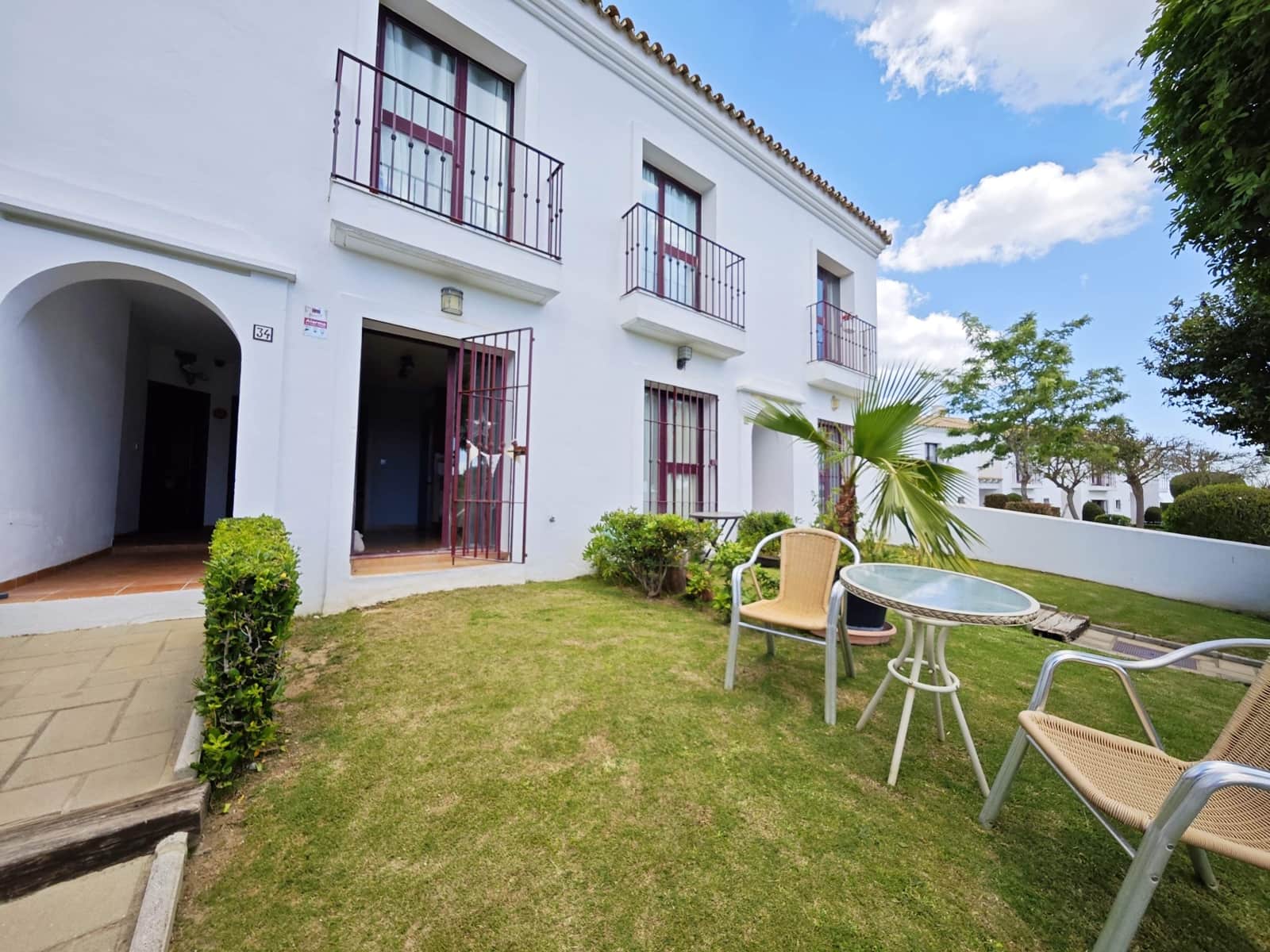 2 bedroom Terraced Villa for sale in La Alcaidesa with pool garage - € 305,000 (Ref: 9833691)
