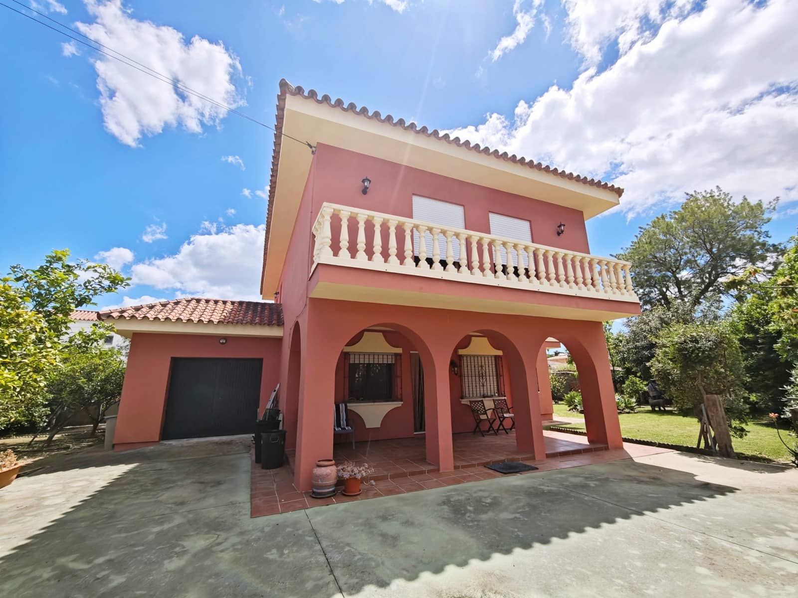 7 sypialnia Willa na sprzedaż w Algeciras z basenem garażem - 590 000 € (Ref: 9846261)