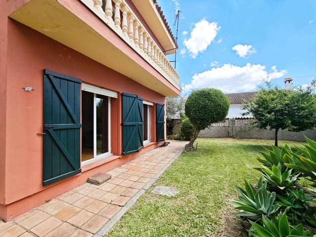 7 sypialnia Willa na sprzedaż w Algeciras z basenem garażem - 590 000 € (Ref: 9846261)