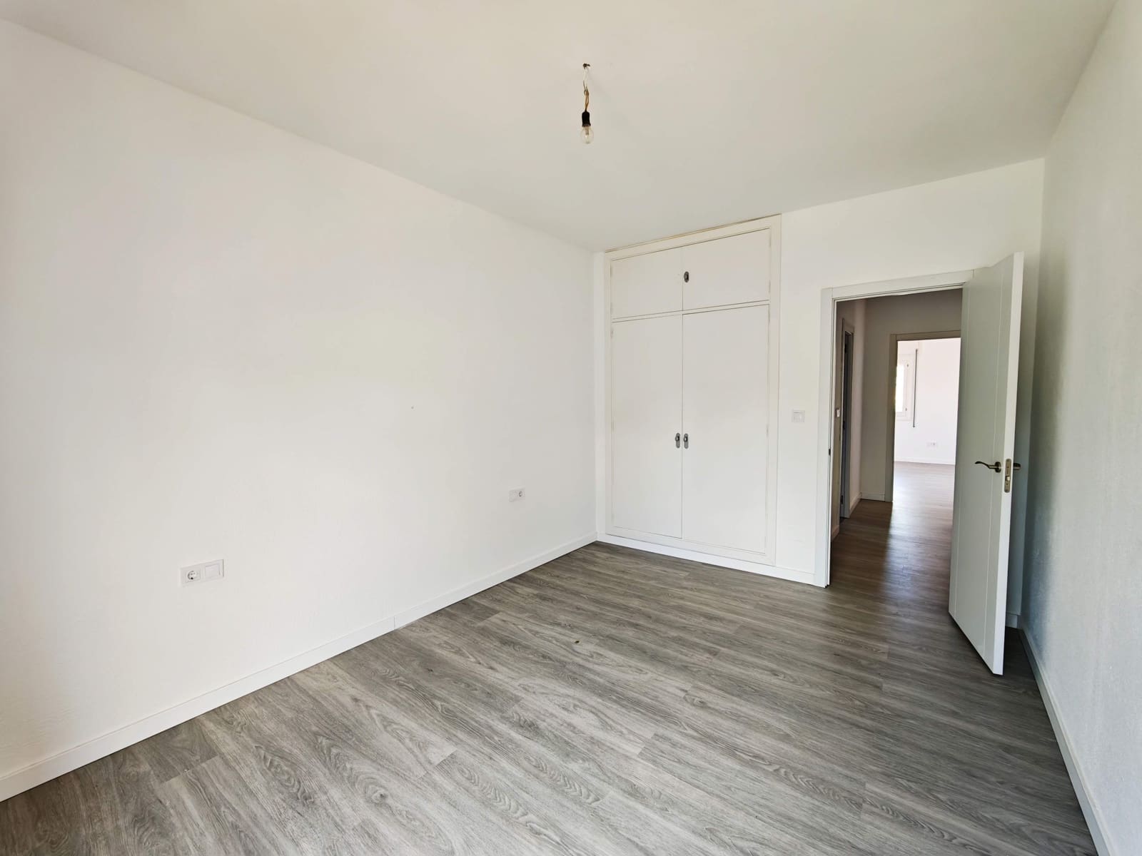 7 sypialnia Willa na sprzedaż w Algeciras z basenem garażem - 590 000 € (Ref: 9846261)
