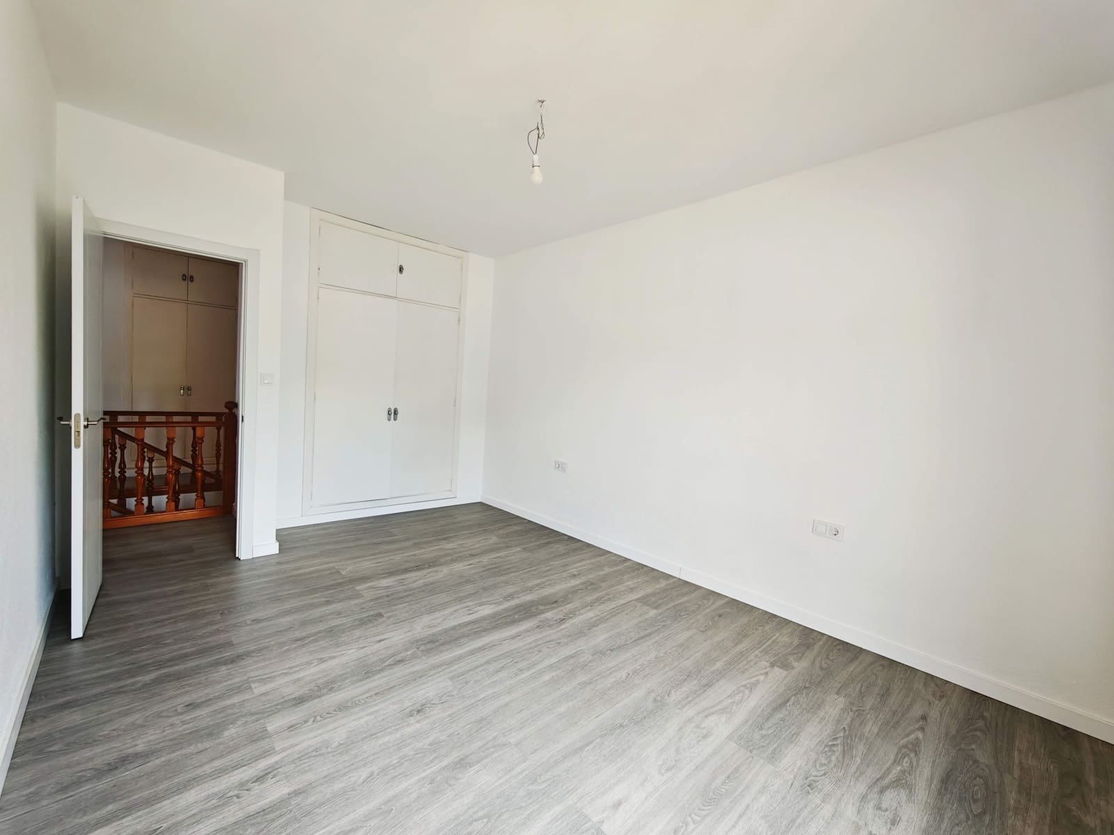 7 sypialnia Willa na sprzedaż w Algeciras z basenem garażem - 590 000 € (Ref: 9846261)