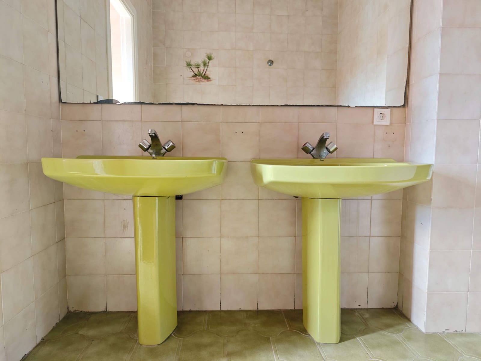 7 sypialnia Willa na sprzedaż w Algeciras z basenem garażem - 590 000 € (Ref: 9846261)