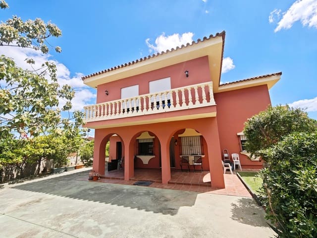 7 sypialnia Willa na sprzedaż w Algeciras z basenem garażem - 590 000 € (Ref: 9846261)